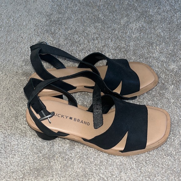 Lucky Brand Women’s Pemal Black Leather Heeled Sandal - Picture 2 of 7